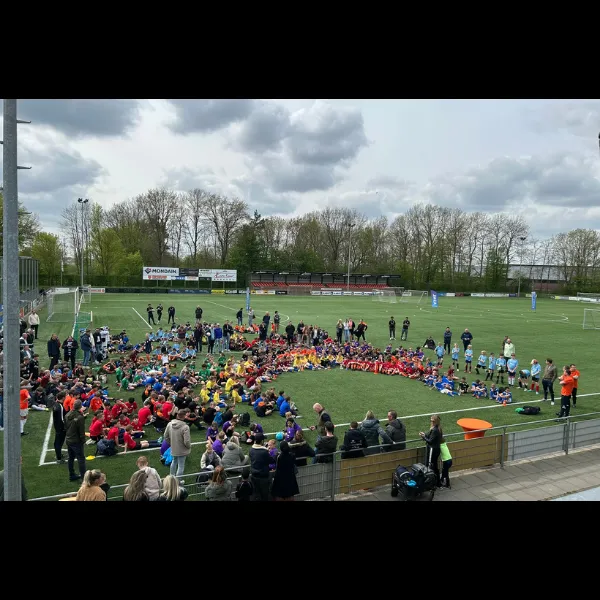 Vrijwilligers en teams op het sportpark van NWC Asten
